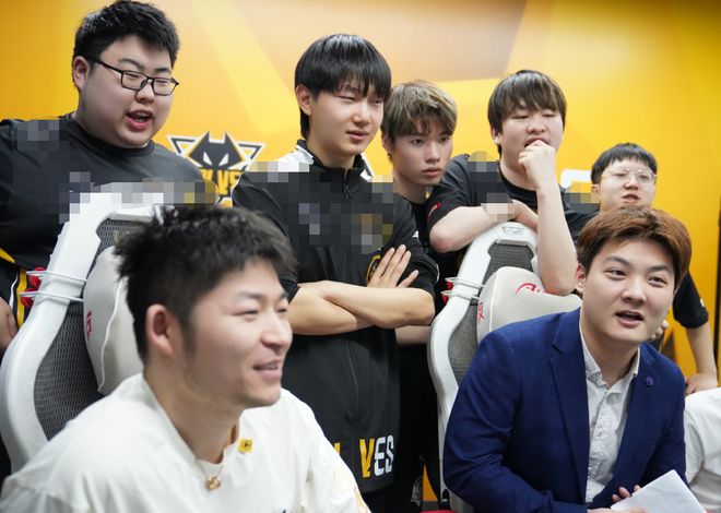 FaZe Clan 与 s1mple 对阵 Liquid 在 IEM Dallas 2025 小组赛中