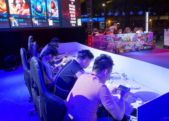 太血腥了！ Rest 向 TheShy 祈祷；但被 Zeus 的Rambo融化， Hanwha Life Esports 领先