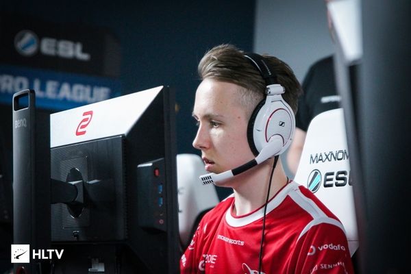 什么是“天生赢家”？详解百家乐 8 点与 9 点的即时胜出规则。（解读“天生赢家”：百家乐8点与9点的即胜规则）